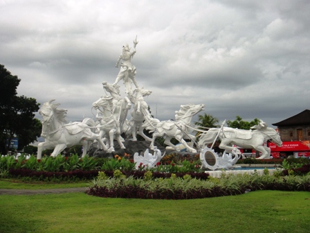 Bali - Statue at airport